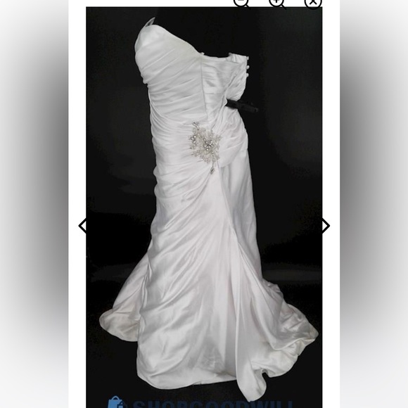 Beautiful Bonny wedding dress great for curves Size 16 Good Condition strapless - Picture 2 of 16